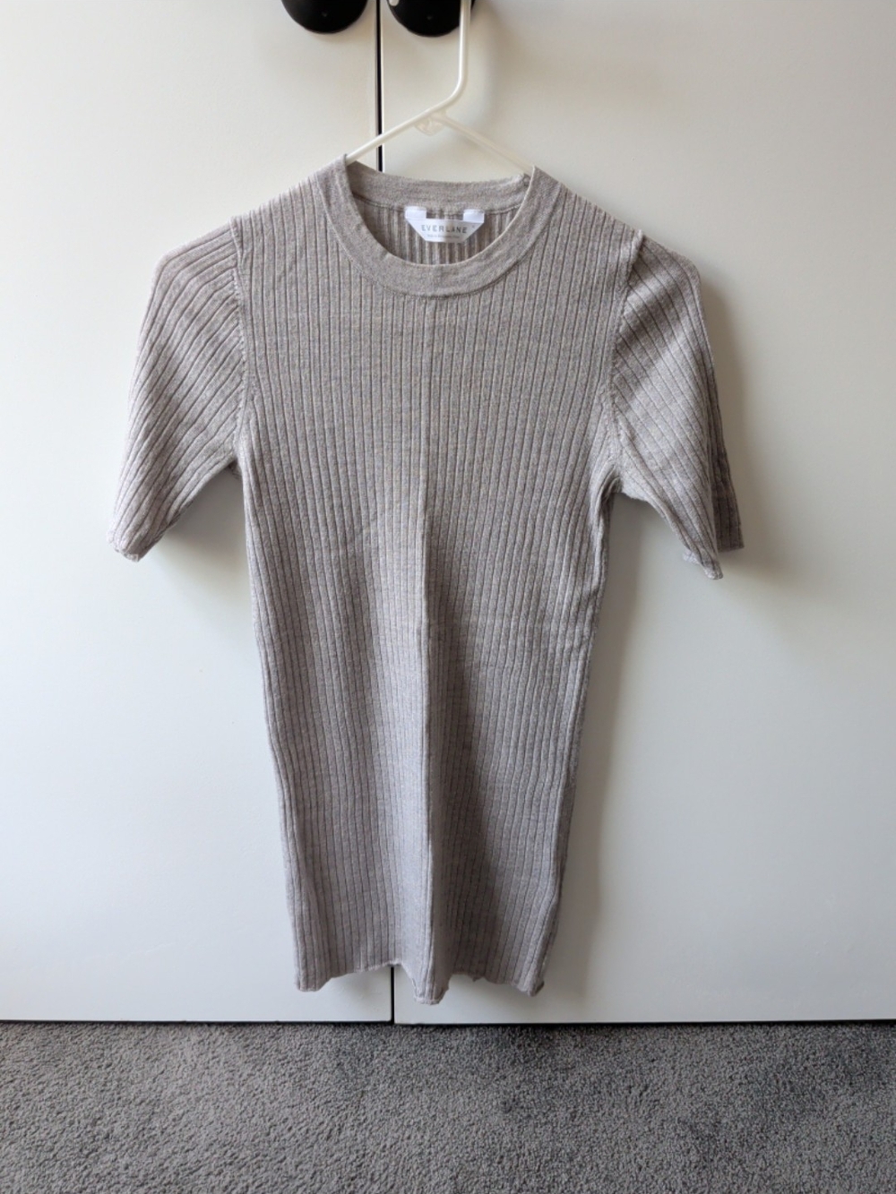Everlane Ribbed Short-Sleeve Sweater Tee in Light Grey